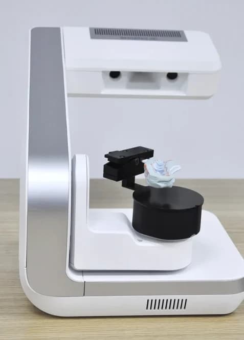 MacchinarioSuUnTavolo